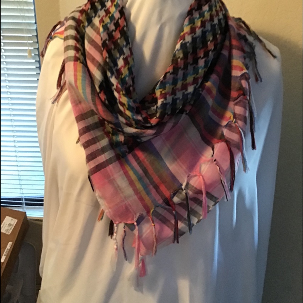 Fringed scarf - Picture 2 of 5